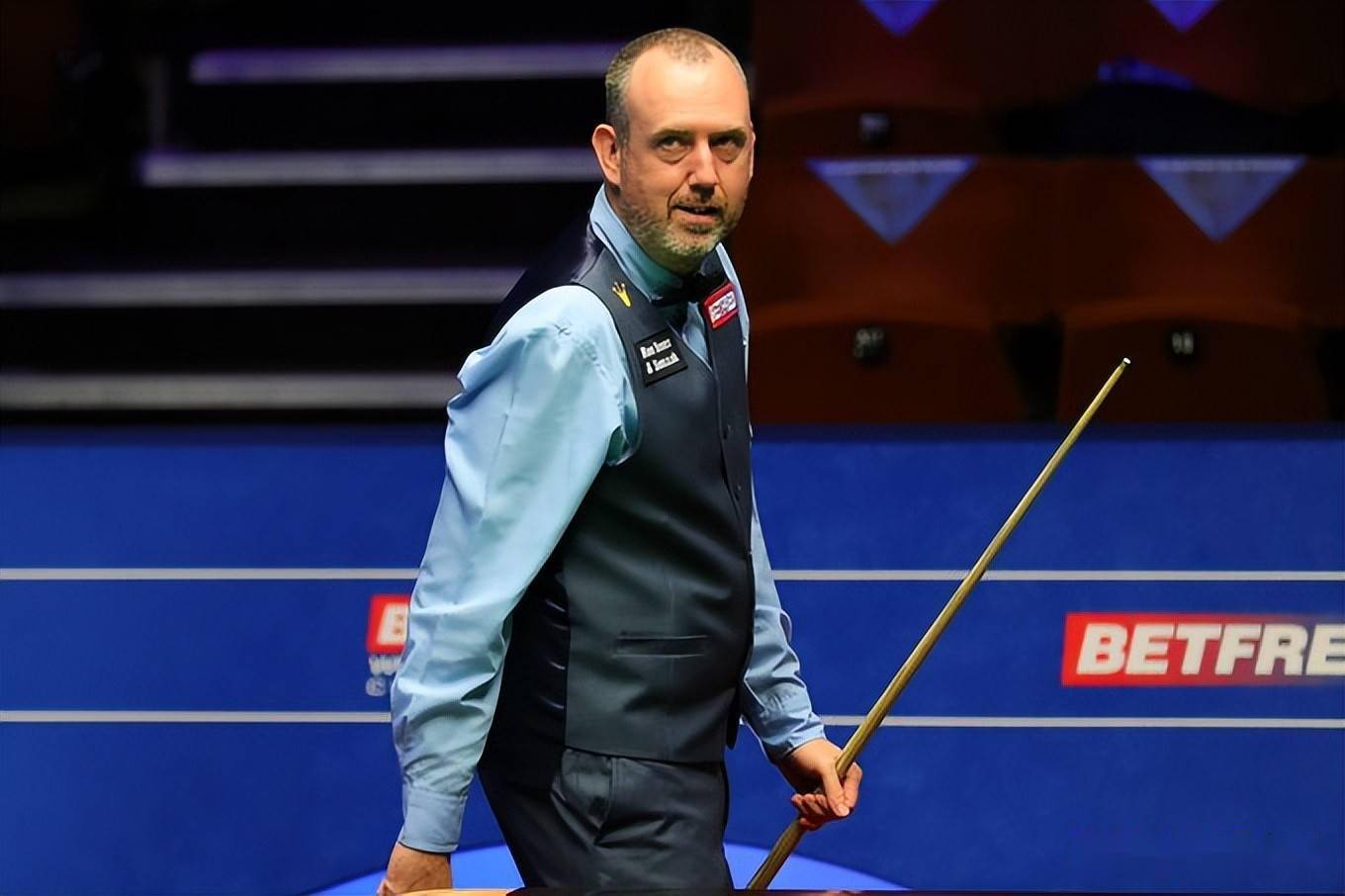 方面扮演了 方面扮演了